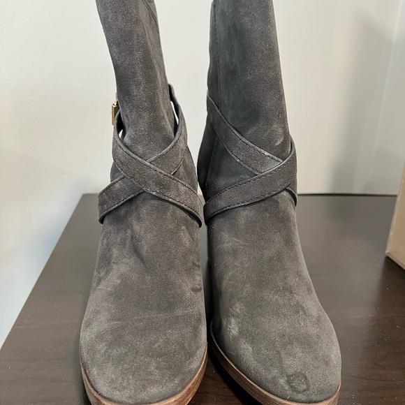 Tory Burch NWOT booties - Picture 2 of 4